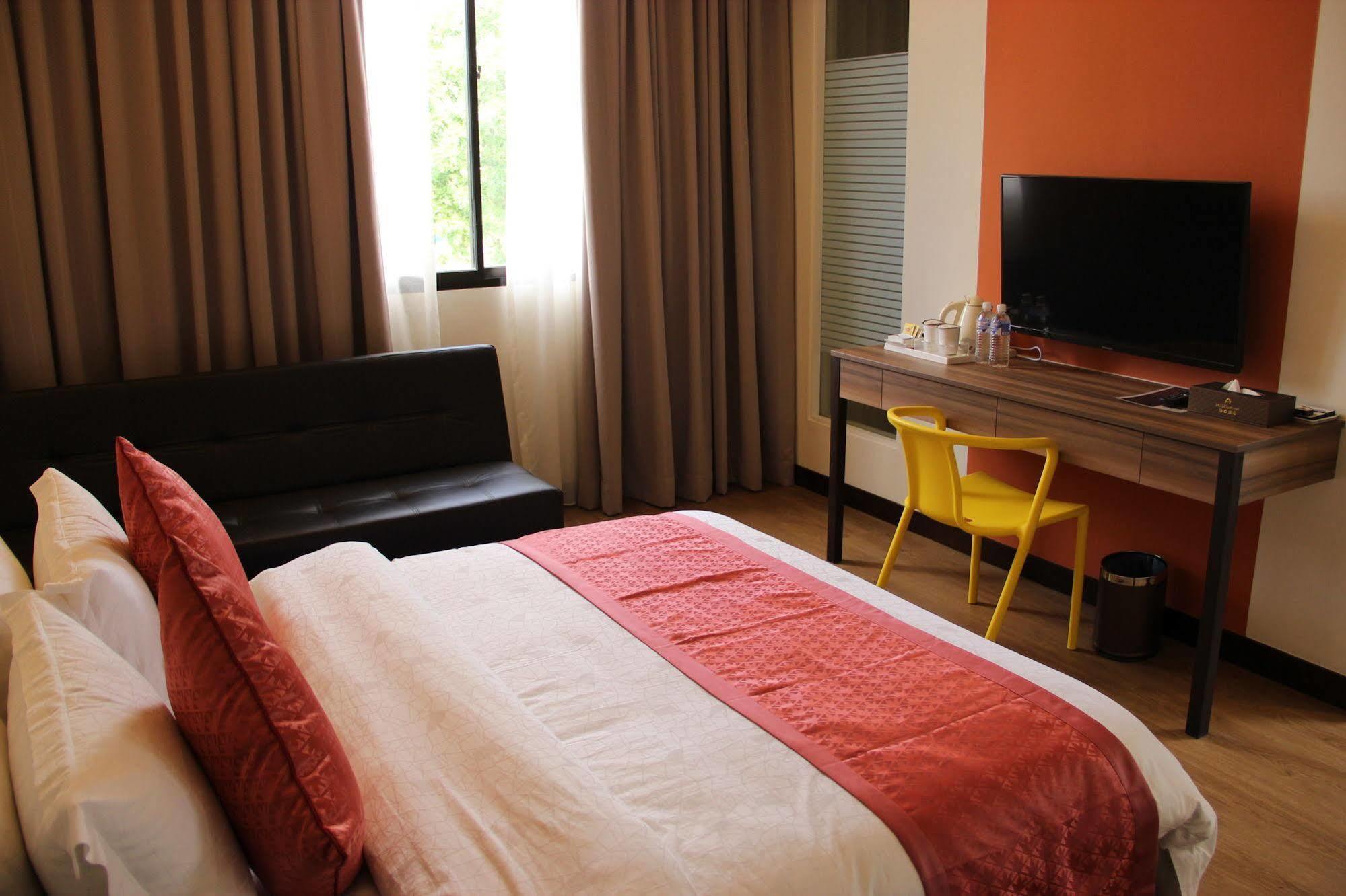 Memoire Hornbill Hotel Kuching Exterior photo